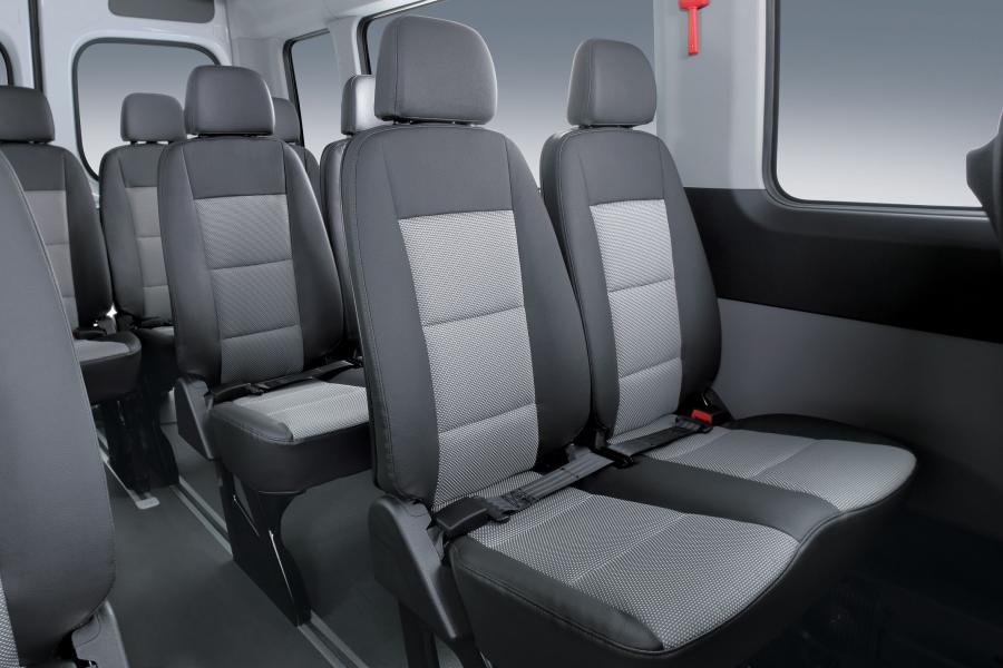  Hyundai H350 Minibus 2015 года  (фото 10 из 14)